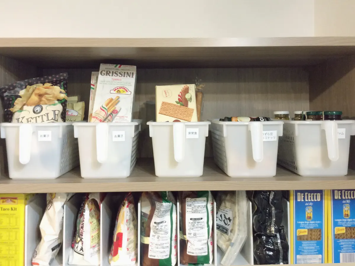 パントリー収納で整ったキッチンに 食品ストックの最適な収納方法教えます 収納デザインソムリエ 南海プライウッド株式会社