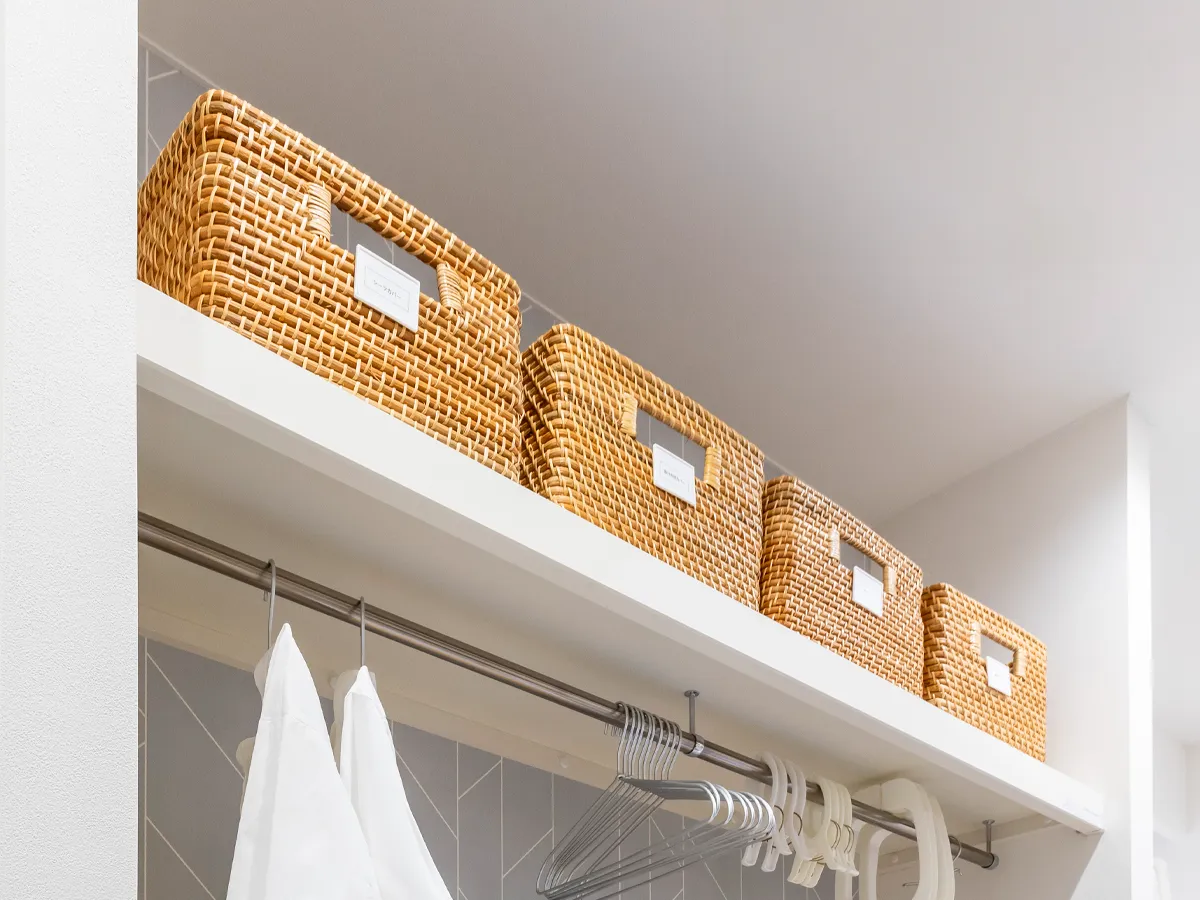 枕棚上部に収納しているイメージ