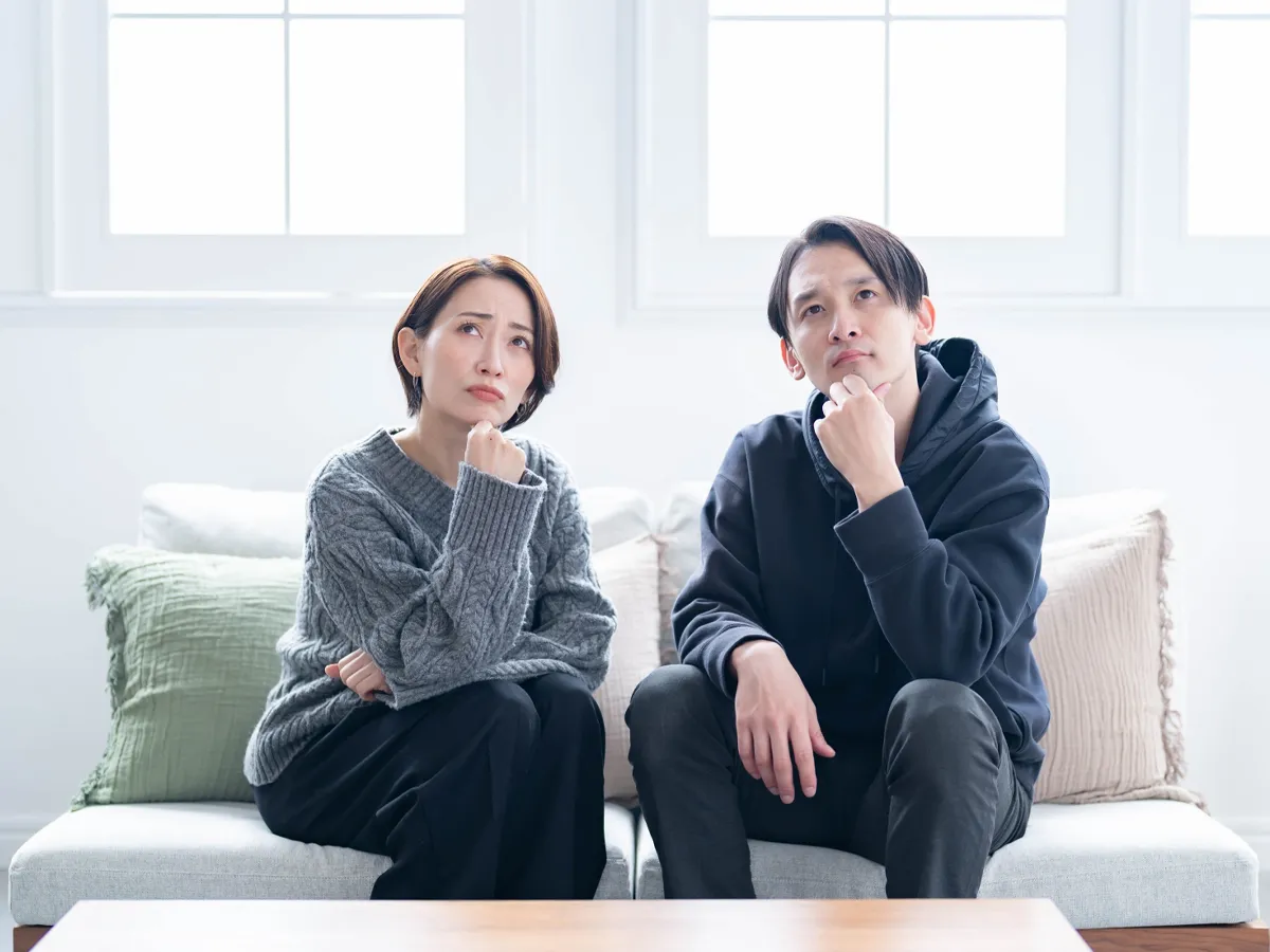 悩む夫婦イメージ