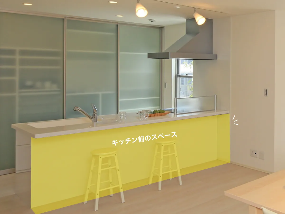 キッチン前の収納がないイメージ
