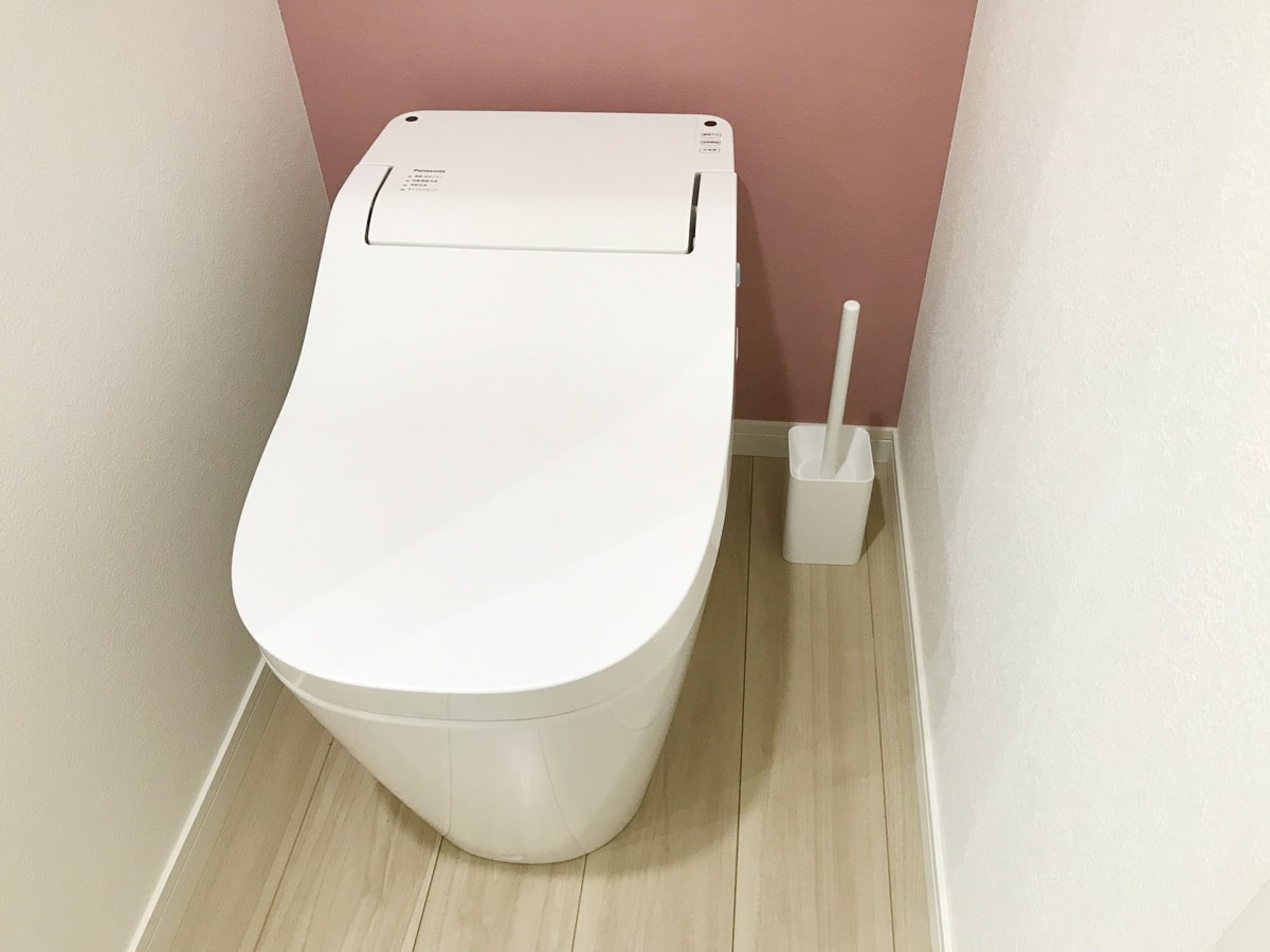 トイレの便器と掃除用品