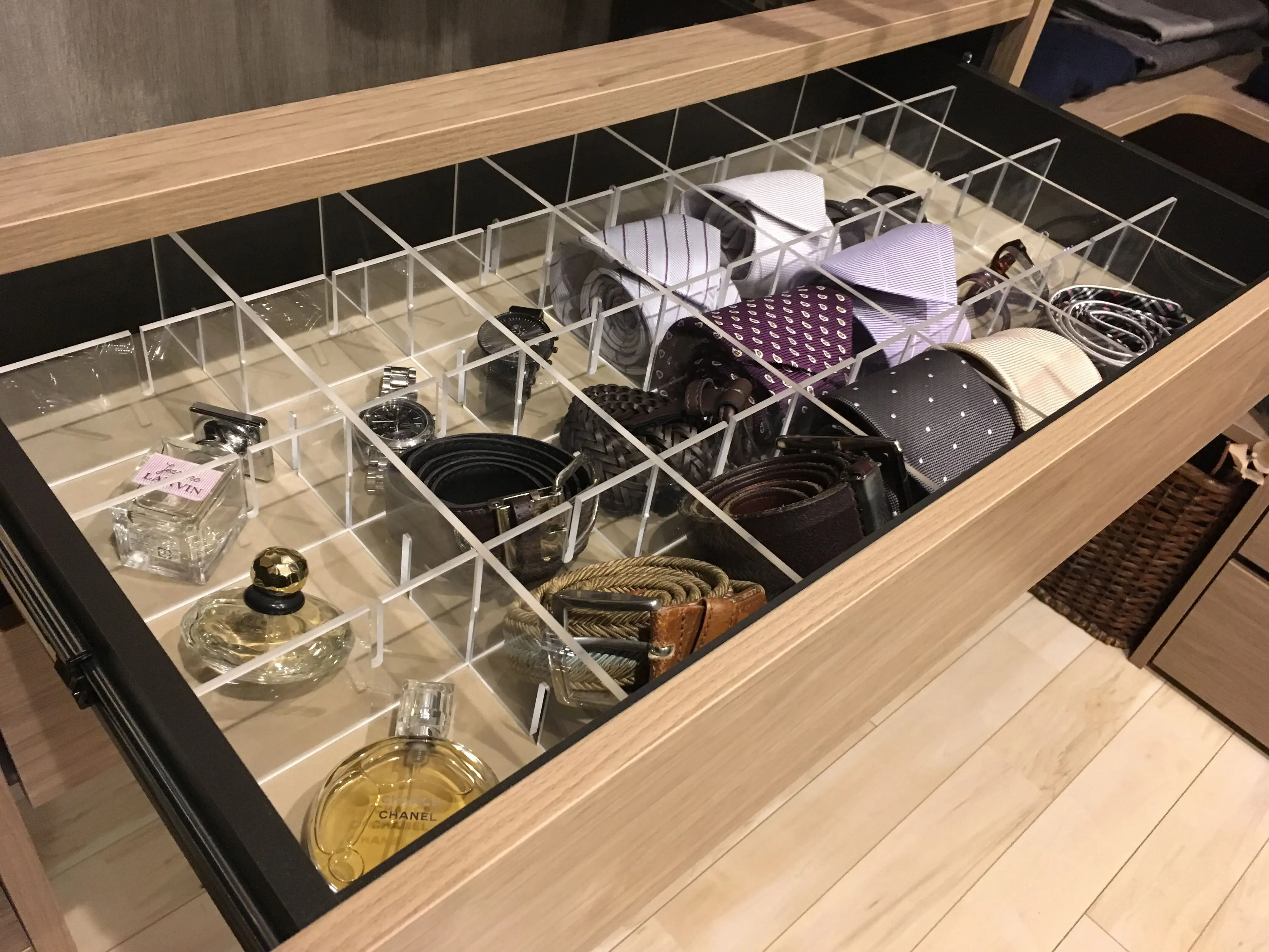 楽天1位 ネクタイハンガー 木製 24本収納 ベルト ハンガー 折りたたみ スカーフ キャミソール 下着 帽子 おしゃれ 収納 コンパクト ネクタイ掛け ネクタイかけ ネクタイ クローゼット 整理整頓 便利グッズ 省スペース 送料無料 Coremo メンズクローゼット