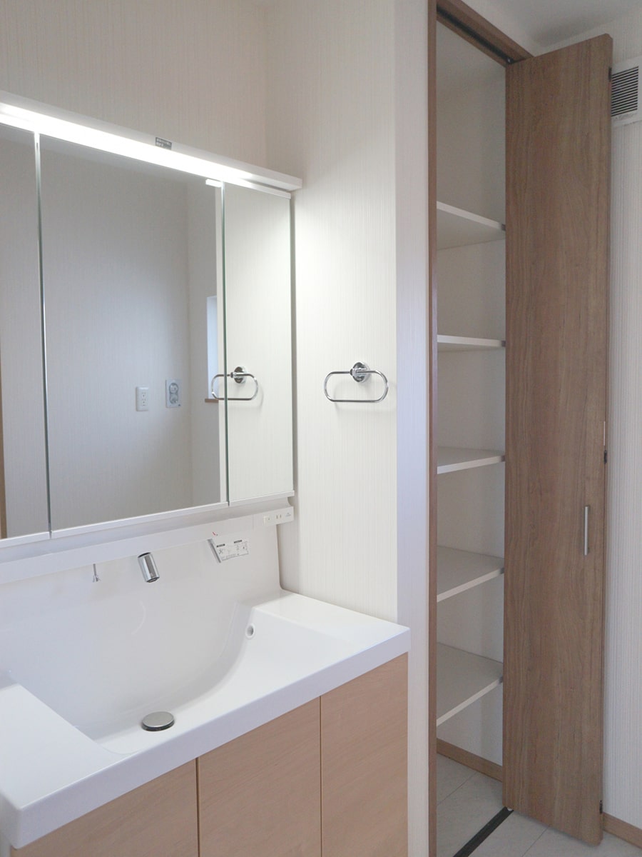 サニタリールーム 洗面室の収納アイデア13選と3つの間取りアイデア 収納デザインソムリエ 南海プライウッド株式会社